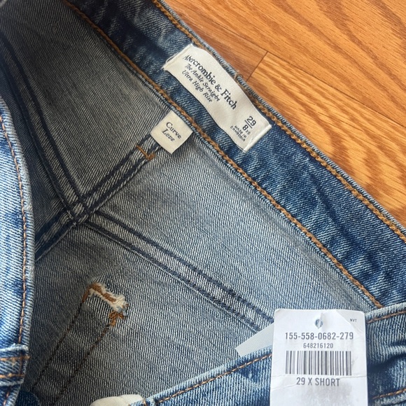 Abercrombie NWT Curve Love Ultra High Rise Ankle Straight Jeans. Size 29 XS - Picture 3 of 5